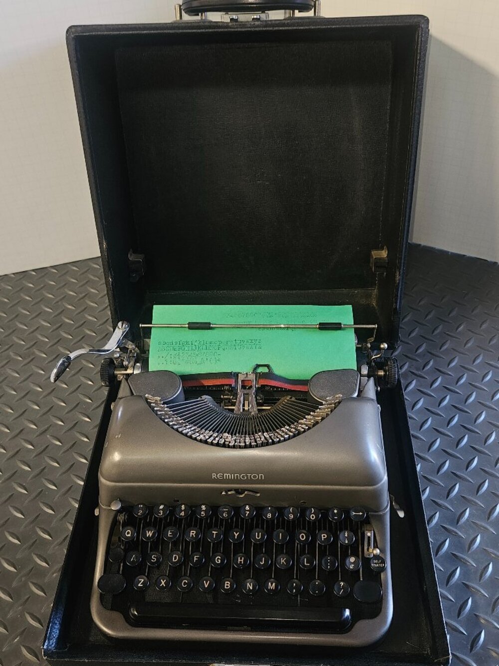 Vintage 1940s Remington Rand Deluxe Model 5 Typewriter with Case {#829-4}